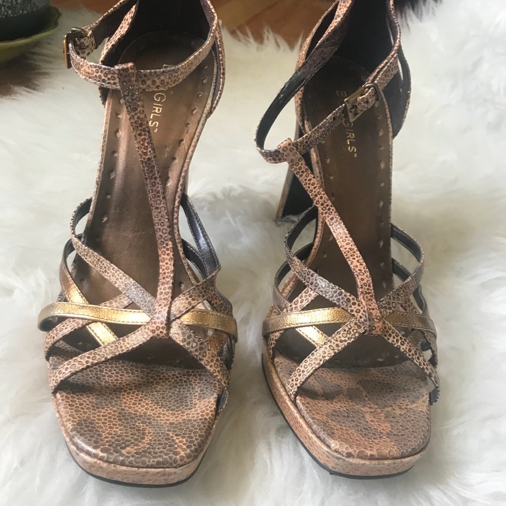 BCBGirls Herls T Strap Heeled Sandals 9B 4 inch